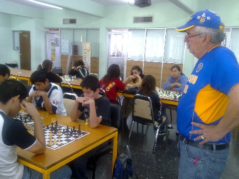 Robledo vigila a sus pupilos